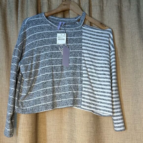 Good Luck Girls Striped Knit Top Girls Size XL Gray Long Sleeve Soft NWT - Picture 3 of 5